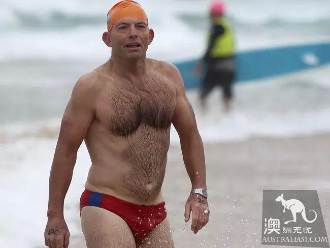 Australian Prime Minister Tan Po and friends appeared on Bondi Beach, and the media talked about his swimming trunks.