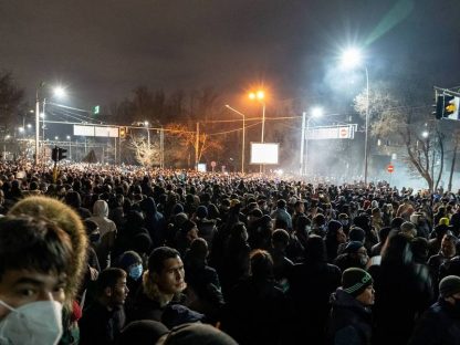 不满燃料飙涨!哈萨克爆严重警民冲突 两地进入紧急状态