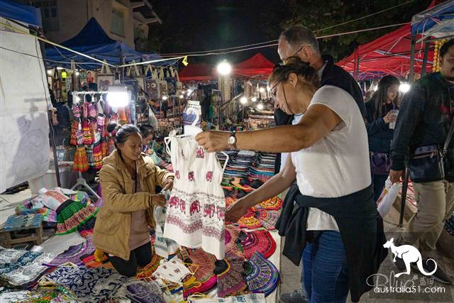 琅勃拉邦旅行攻略:全老挝最便宜最齐全的伴手礼,必属大皇宫夜市