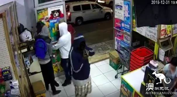 蒙纳士大学旁店铺被抢！劫匪手持铁锤砸电脑，半小时内连抢两家！