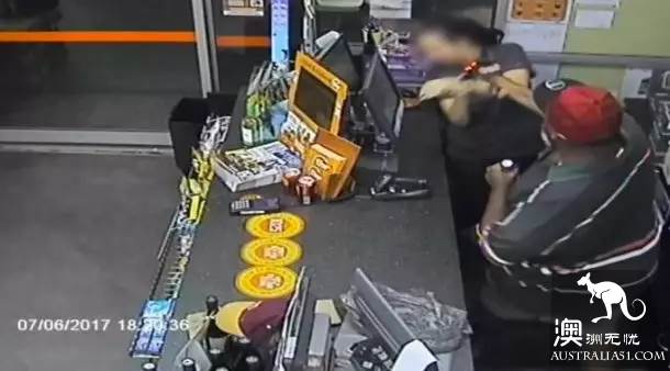 蒙纳士大学旁店铺被抢！劫匪手持铁锤砸电脑，半小时内连抢两家！
