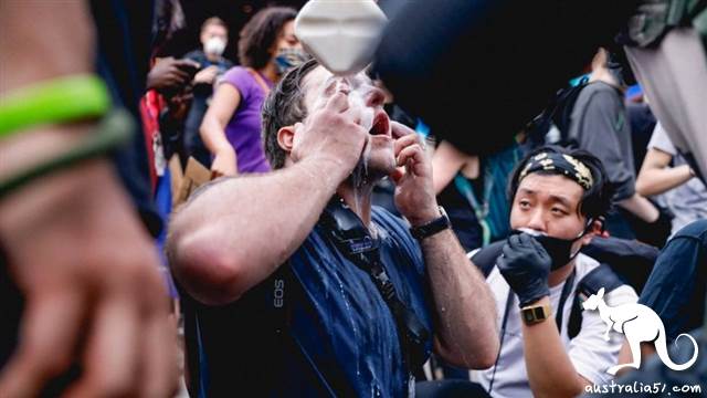 乔治·佛洛伊德:一名黑人之死引发的冲突蔓延美国,明尼苏达双子城实施宵禁