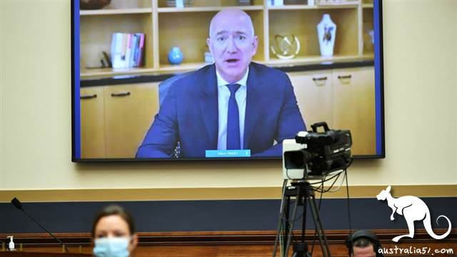 亚马逊CEO贝佐斯(Jeff Bezos)通过远程视频向国会作证。