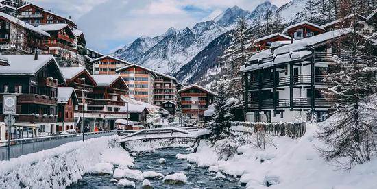 冬天去瑞士别只滑雪,来试试慢火车的小众玩法