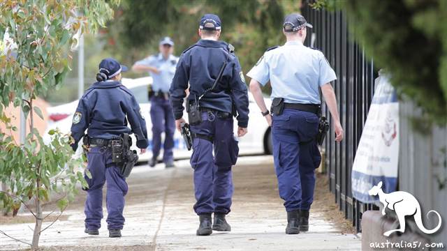 新州警方已成立了专案小组来调查近日针对学校的“诈弹”电邮。(《每日电讯报》图片)