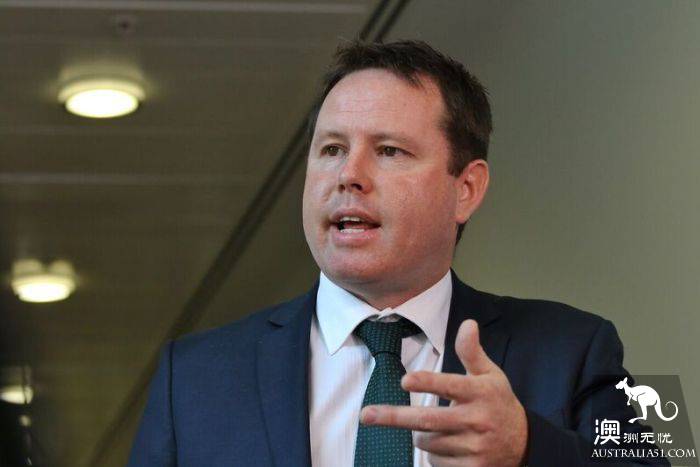 国家党“糖爹”议员宣布退出政坛