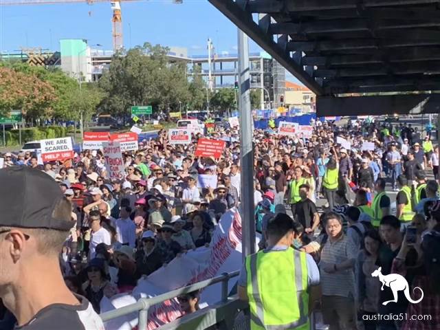 今天,上千华人聚集Sunnybank大游行!为治安发声,对于犯罪“我们受够了!”