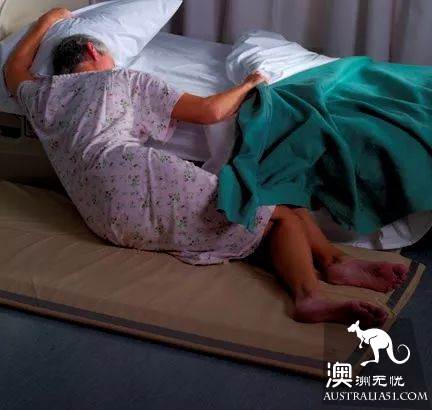 太恐怖！澳洲大妈挣扎2小时，最终惨死在医院！真相令人发指，这是在杀人啊...