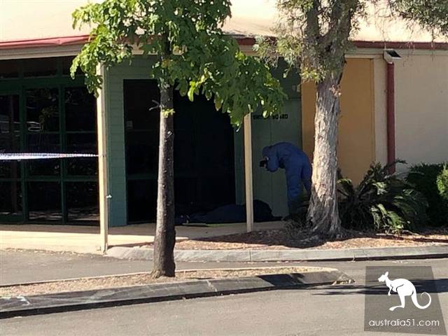 阳光海岸街道现睡袋男尸,现场周边有血迹