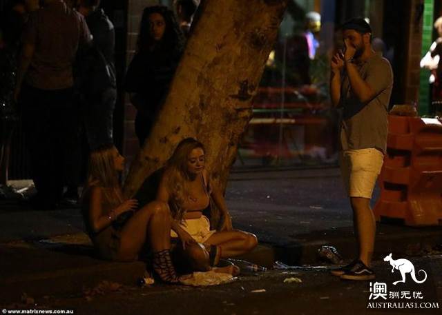 悉尼同性恋狂欢节度过狂野之夜，太阳出来后现场一片狼籍