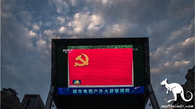 中国《情报法》规定,国家情报机关可以要求任何组织或个人“依法支持、协助和配合国家情报工作”。