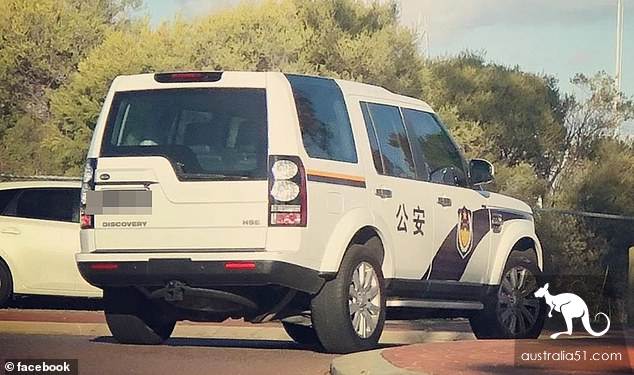 珀斯街道现高仿中国警车,有中文“公安”