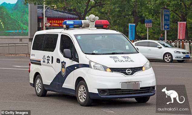 珀斯街道现高仿中国警车,有中文“公安”