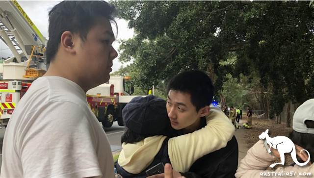 杜文康和杜杰森兄弟俩获救。(《每日电讯报》图片)