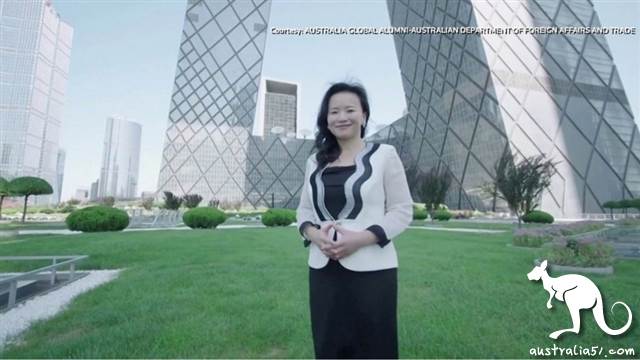 荿蕾八年前加入中国海外官媒中国国际电视台(CGTN)工作,主持《全球财经》节目。
