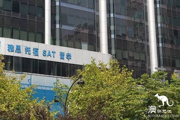 中国父母送女儿来澳留学，70万贱卖豪宅！如今，毕业回国月薪1300，房子却是天价了...