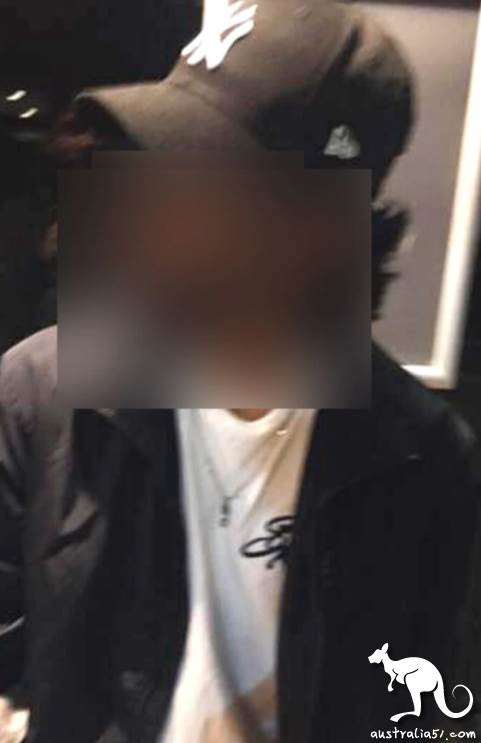 警方指出除了9名非裔外貌青年外,这名20岁男子最易确认身份。(《信使邮报》图片)