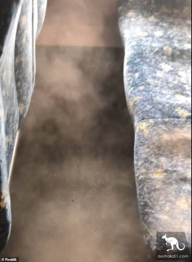 悉尼乘客展示火车座位多脏，还不如站着