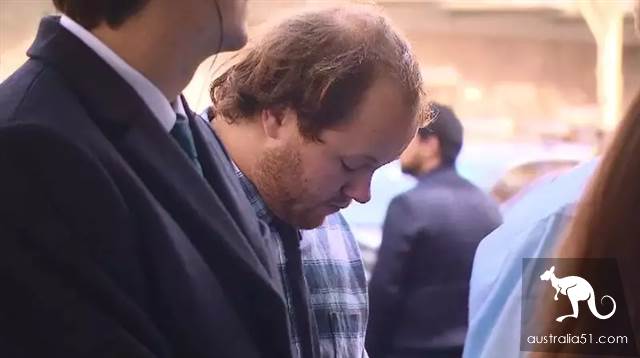 悉尼妹子在自家厕所发现摄像头和64个偷拍视频，作案人曾经工作过的木匠