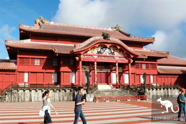 日本冲绳600年古城突发大火