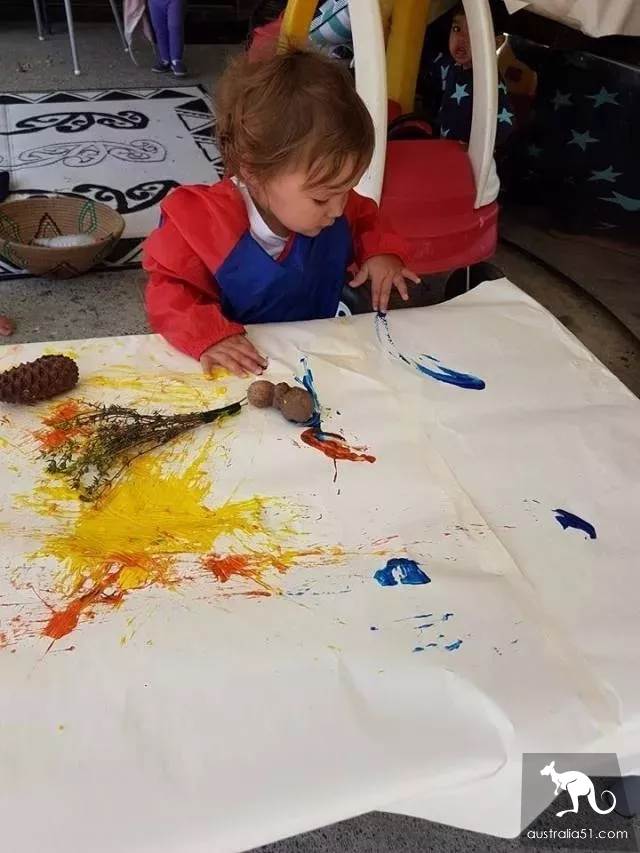 “又贵吃得又不好！”华人阿姨diss澳洲幼儿园，她竟都说对了！“脏乱”的幼儿园，让所有孩子都“野”到飞起
