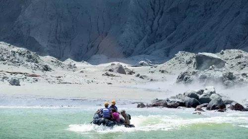 旅游公司冒死登岛?警方:岛上已无生命迹象,失踪者恐全部遇难!内附中国失联游客名单!
