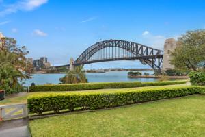 MILSONS POINT - LAVENDER BAY APARTMENT (1MID)