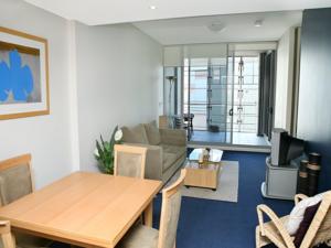 Sydney CBD Modern Self-Contained One-Bedroom Apartment (714 SHY)