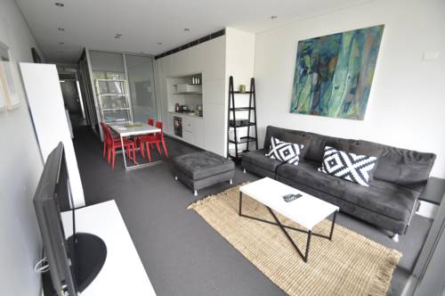 Sydney CBD Self-Contained One-Bedroom Apartment (208CR)