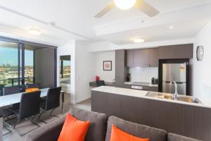 C1105B 2BR Fortitude Valley - Uptown Apartments
