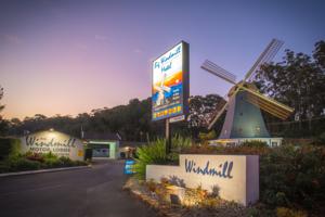 The Big Windmill Motel Lodge
