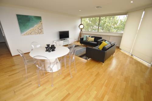 Neutral Bay Fully Self Contained Modern 3 Bedroom Apartment (46YOU)