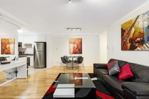 Pyrmont Self-Contained Modern One-Bedroom Apartment (8MIL)