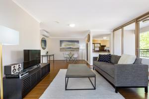 Woolloomooloo Self-Contained Modern One-Bedroom Apartment (12BRK)