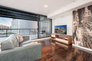 Darlinghurst Fully Self Contained Modern 2 Bed Apartment (1407GOUL)