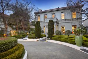 Waratah Stay - A Mansion Experience