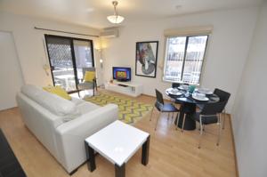 Woolloomooloo Self-Contained Modern One-Bedroom Apartment (8CAT)
