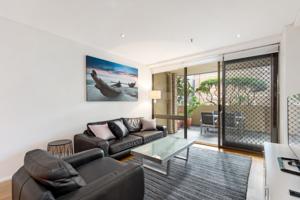 Sydney CBD Modern Self-Contained Two-Bedroom Apartment (16MKT)