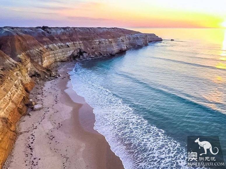 澳洲最早由官方认可的裸体海滩马塞林海滩（Maslin Beach）
