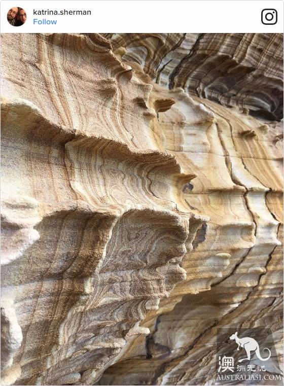 塔州玛丽亚岛(Maria Island)著名的彩色悬崖,犹如大自然的画作