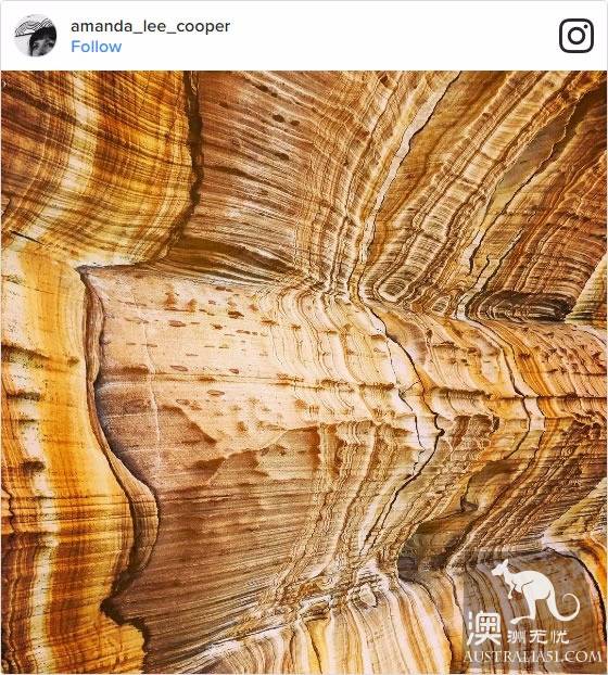 塔州玛丽亚岛(Maria Island)著名的彩色悬崖,犹如大自然的画作