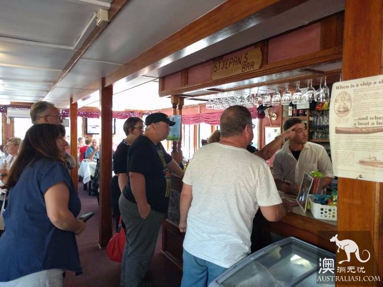普劳德船长明轮游船巡游，适合与爱人安静用餐的餐厅