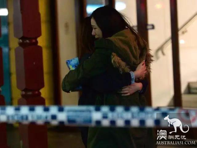 突发！中国留学生遭本地人暴力围殴致浑身是血，因拒绝给烟