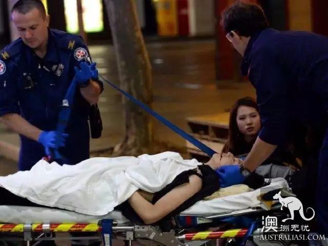 突发！中国留学生遭本地人暴力围殴致浑身是血，因拒绝给烟