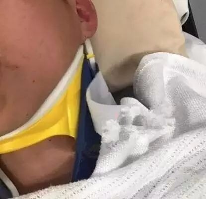 突发！中国留学生遭本地人暴力围殴致浑身是血，因拒绝给烟