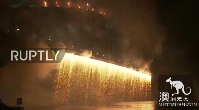 悉尼烟火9点场突发爆炸！上千人疏散！零点场彩虹烟花震撼全球！澳洲华人搓着麻将率先跨年！图集抢先看！