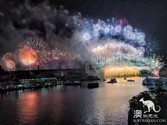 悉尼烟火9点场突发爆炸！上千人疏散！零点场彩虹烟花震撼全球！澳洲华人搓着麻将率先跨年！图集抢先看！