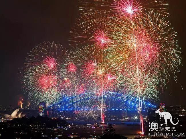 悉尼烟火9点场突发爆炸！上千人疏散！零点场彩虹烟花震撼全球！澳洲华人搓着麻将率先跨年！图集抢先看！