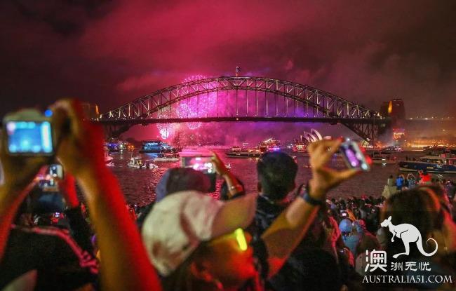 悉尼烟火9点场突发爆炸！上千人疏散！零点场彩虹烟花震撼全球！澳洲华人搓着麻将率先跨年！图集抢先看！