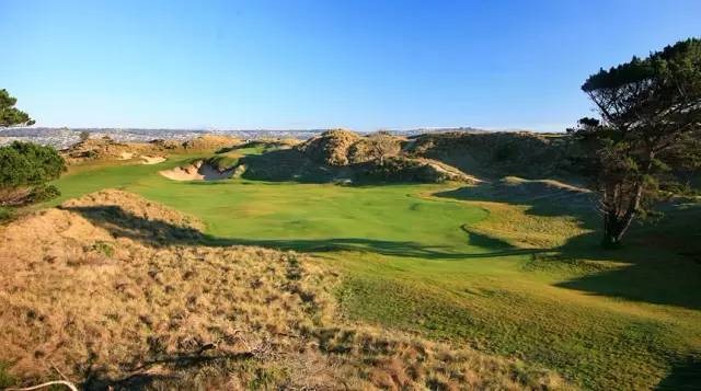 澳洲第一公众球场：班博古沙丘Barnbougle Dunes Golf